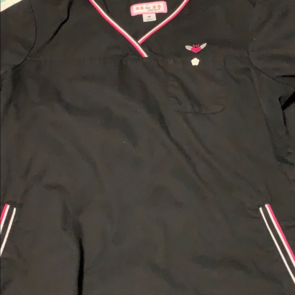 Black koi scrub top Size M